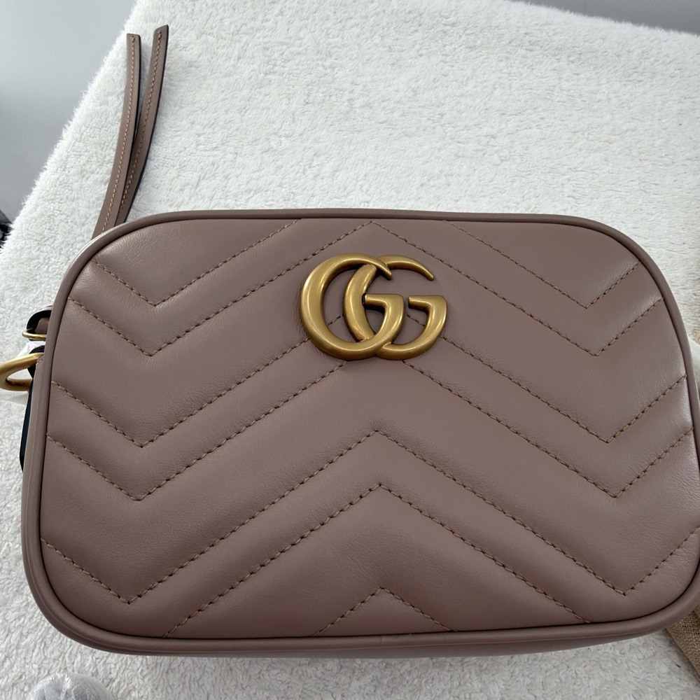 Gucci GG Marmont 2.0 Chevron Camera Crossbody Bag Purse Lion Trap Gold Hardware